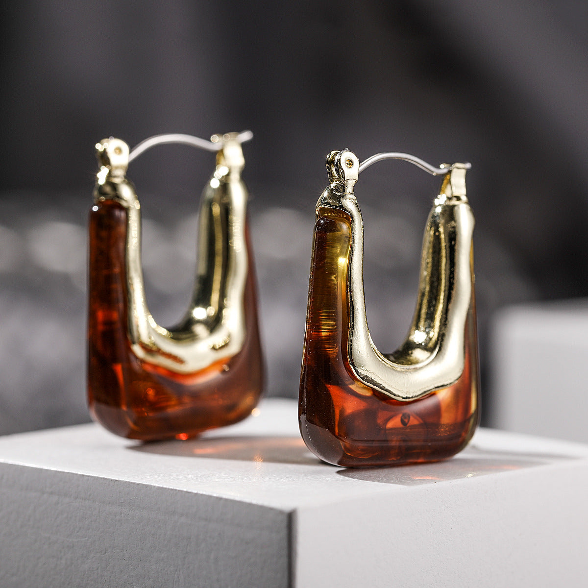 Brown Resin & 18K Gold-Plated U-Shape Huggie Earring