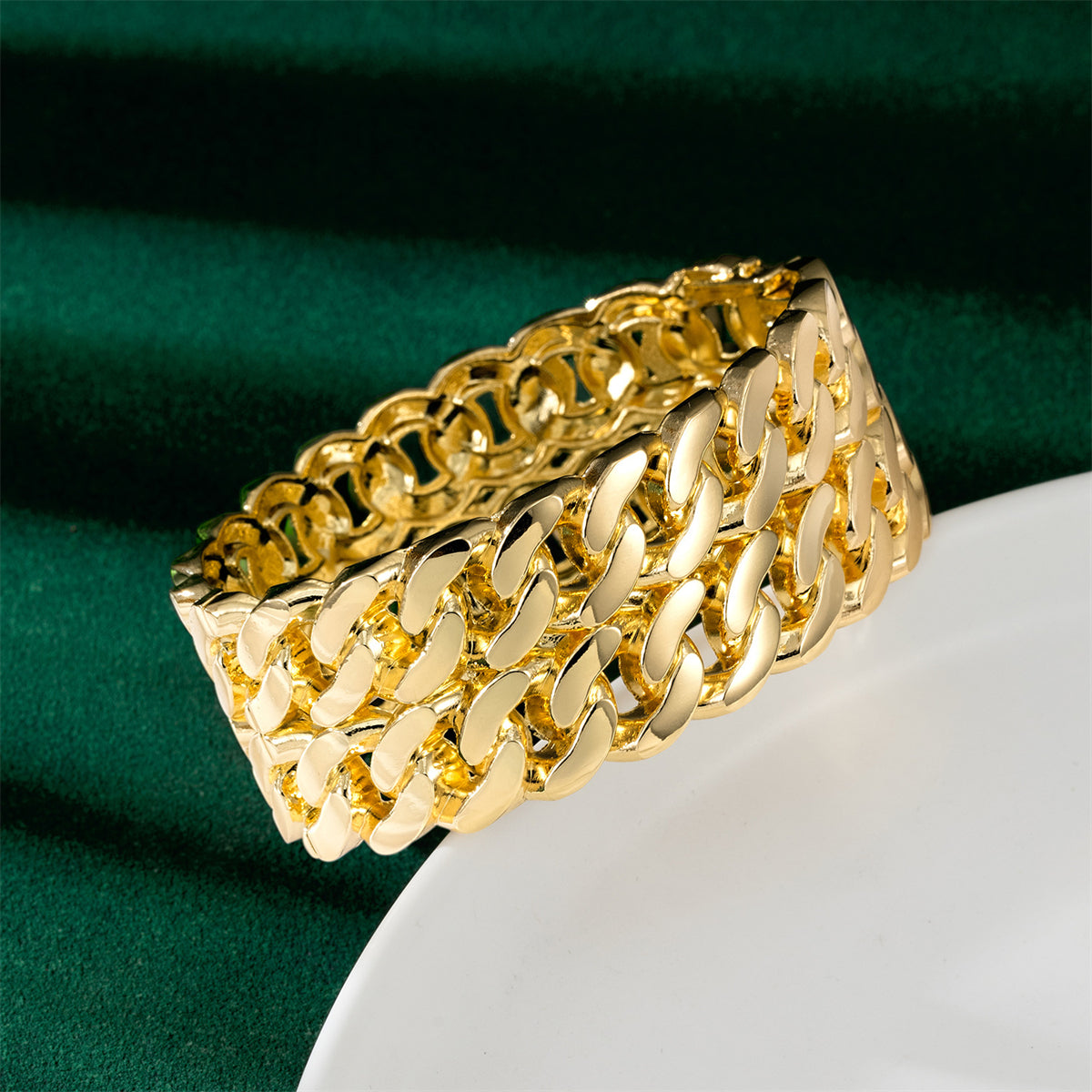 Chic 18K gold-plated curb chain bangle showcasing a striking large link, perfect for elevating your jewelry collection.