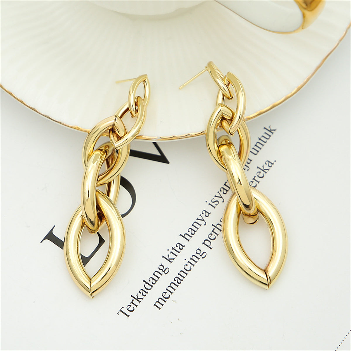 Eye-catching 18K gold-plated chain drop earrings designed with a large oval shape, perfect for elevating your style.