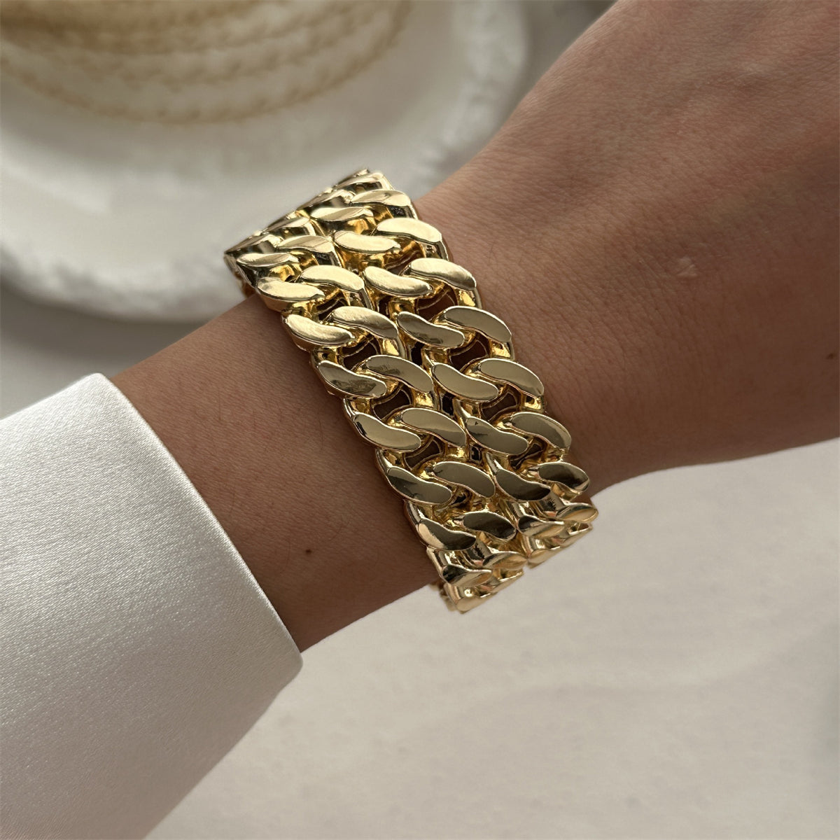 Elegant 18K gold-plated curb chain bangle featuring a prominent large link design, perfect for layering or standalone wear.