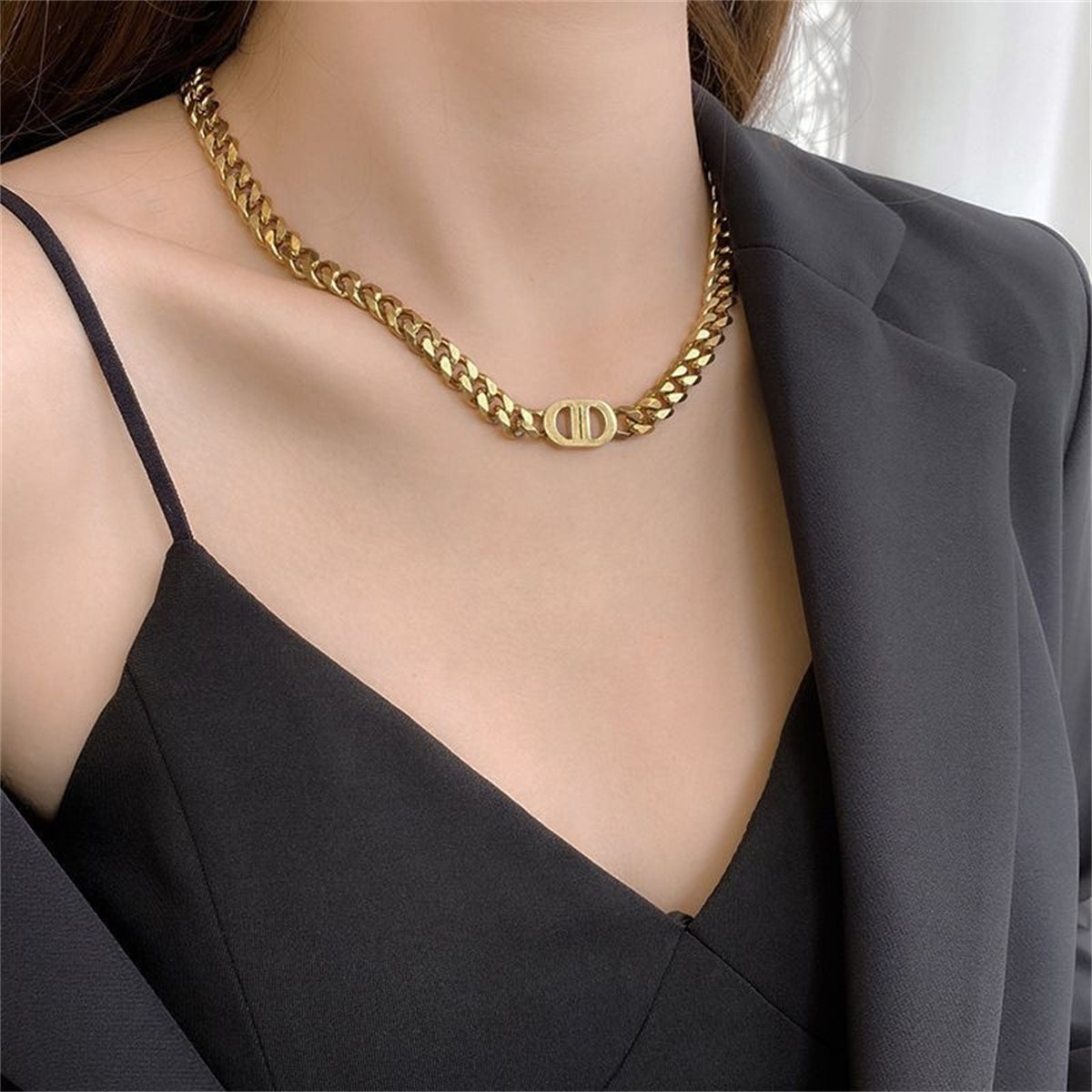 Luxurious 18K gold-plated Cuban chain with a sleek oval pendant, elegantly featuring the letter 'D'.