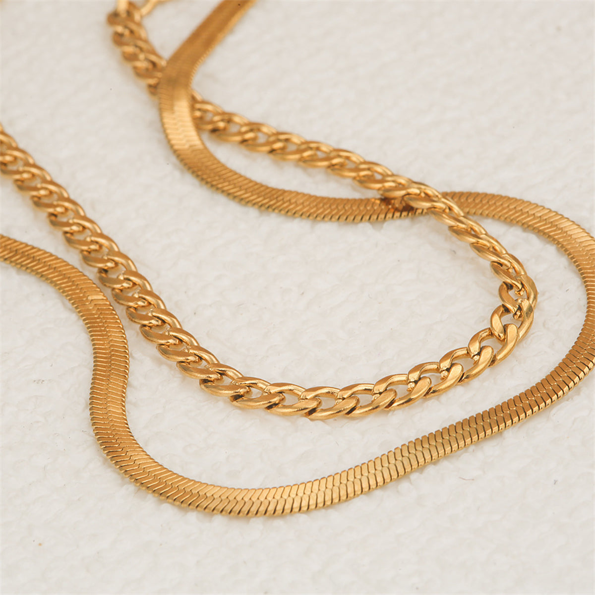 Luxurious 18K gold-plated necklace with a chic layered design, showcasing two stylish links for a modern touch.