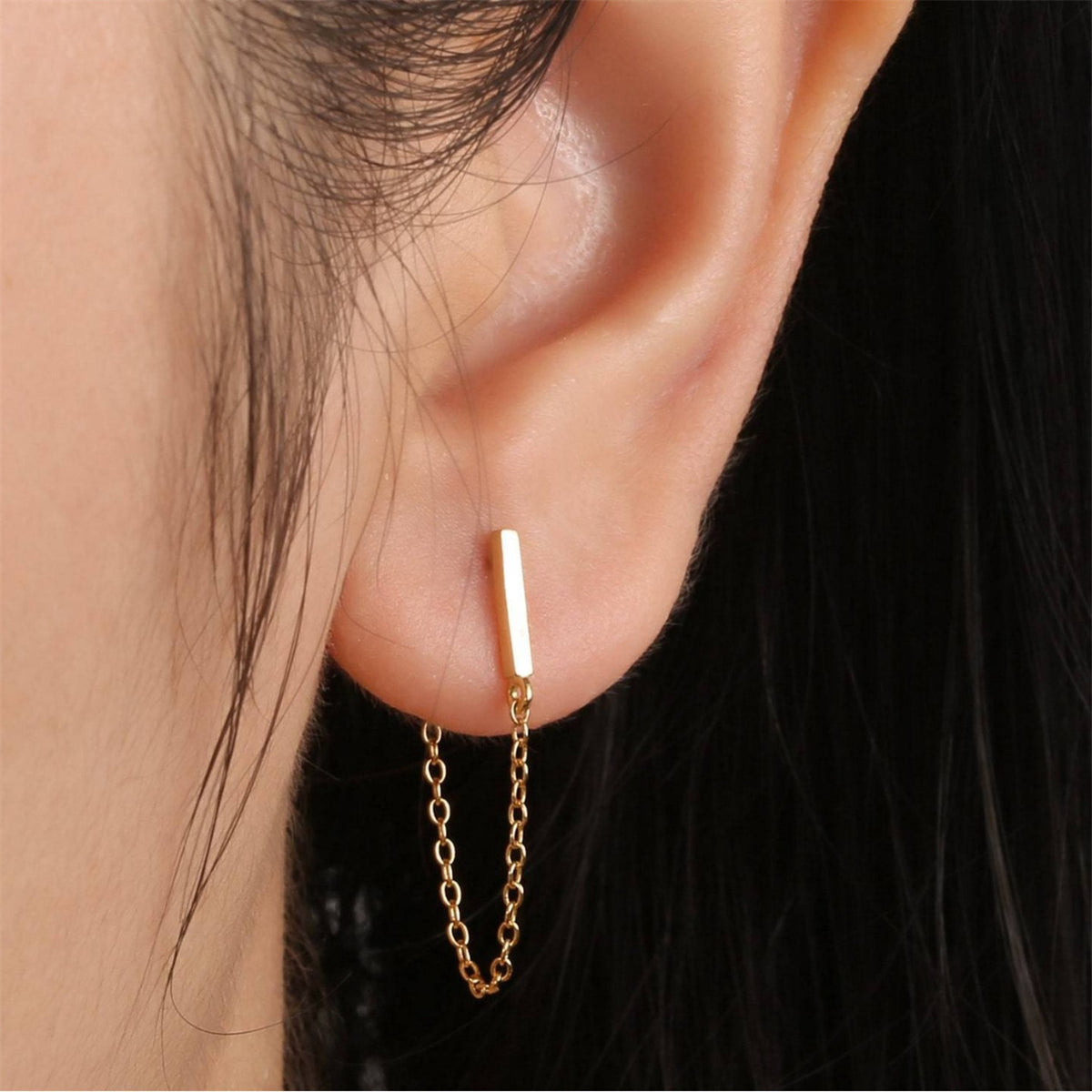 Trendy 18K gold-plated chain drop earrings featuring a sleek chain attachment, a must-have accessory for any wardrobe.