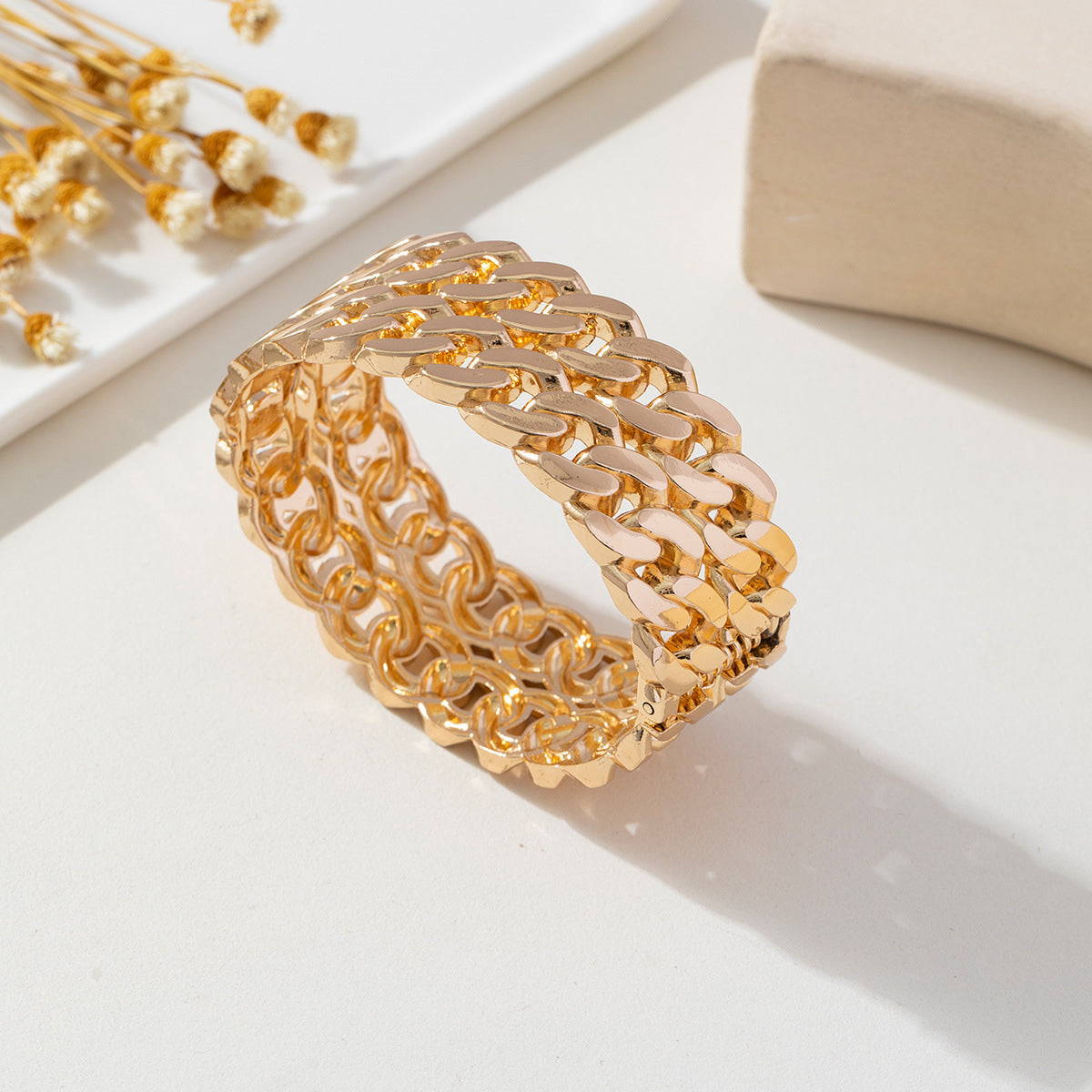 Eye-catching 18K gold-plated curb chain bangle featuring a large link, designed to enhance your jewelry ensemble effortlessly.