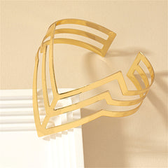 Beautifully crafted 18K gold-plated arm cuff with a modern chevron design, perfect for enhancing your jewelry collection.