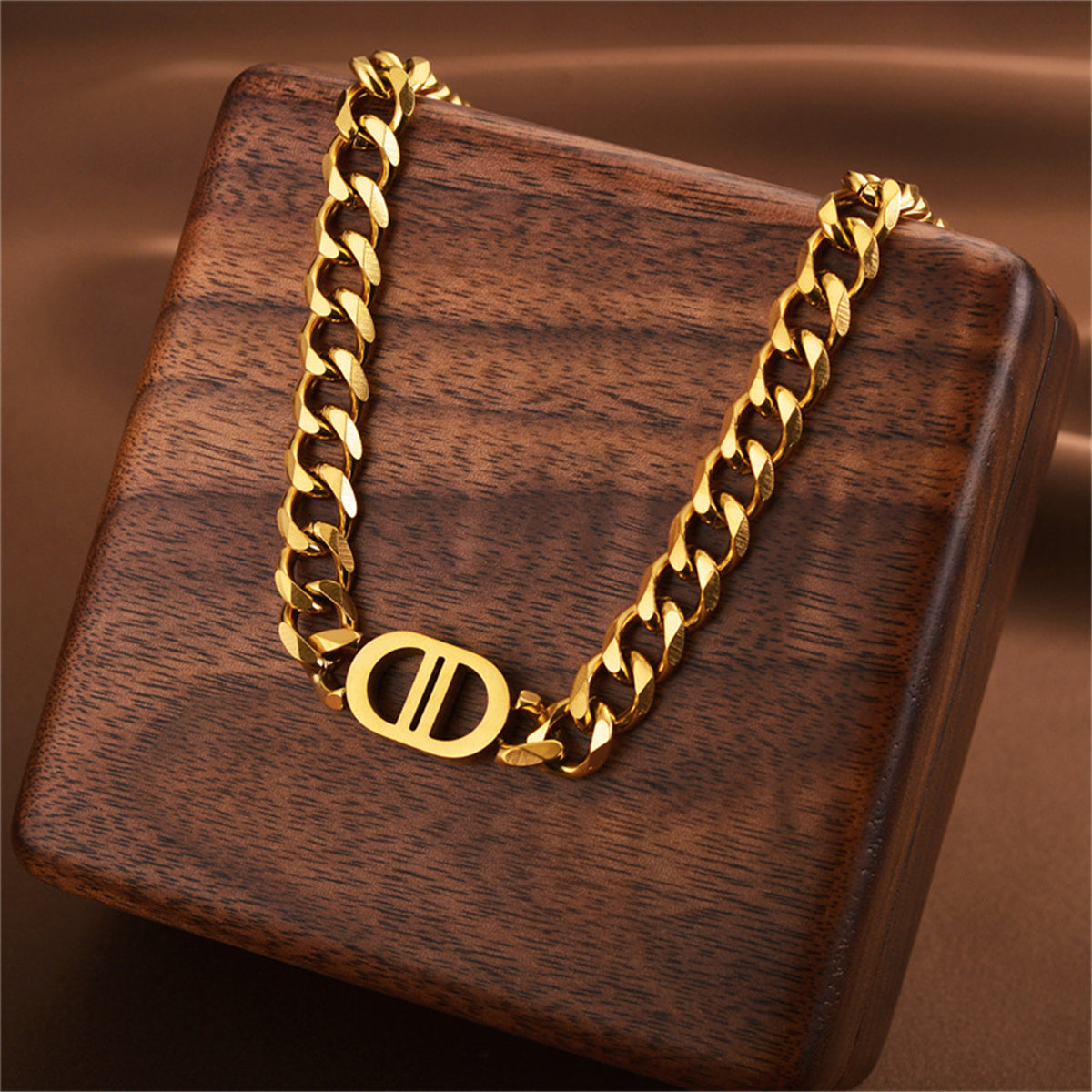 Elegant 18K gold-plated Cuban chain featuring a stylish oval pendant with a prominent 'D' charm.