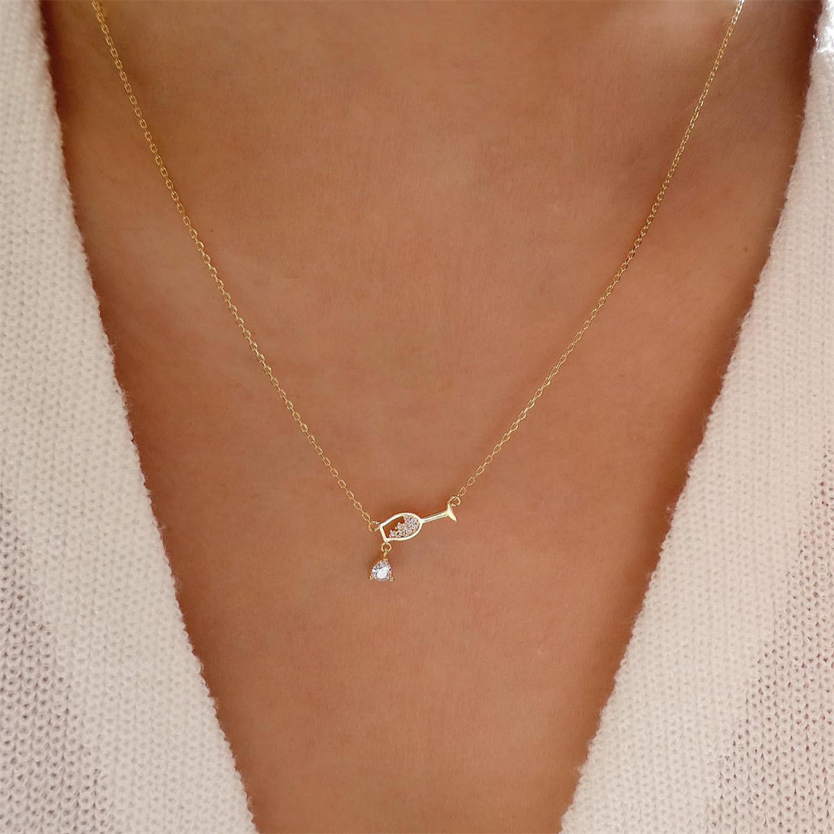 Chic rose gold necklace with a shimmering diamond heart pendant, perfect for making a stylish statement.