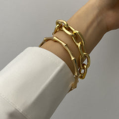 Beautifully crafted 18K gold-plated cable chain bracelet with a unique link, a must-have for your jewelry collection.