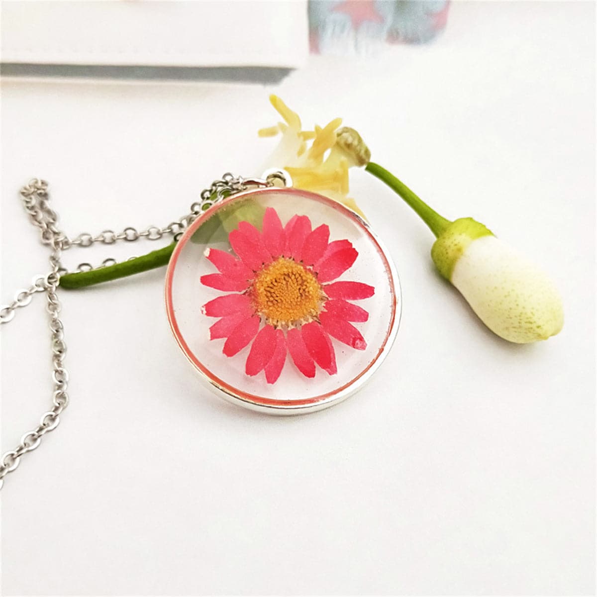 Red Pressed Mum & Silver-Plated Round Pendant Necklace