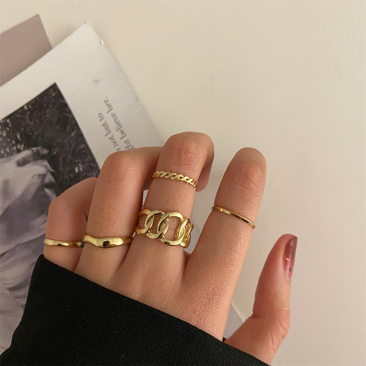 Elegant 18K gold-plated cable chain open ring set, showcasing a stunning gold tone for a chic accessory look.