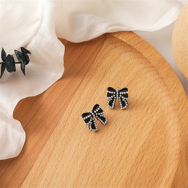 Pearl bow stud earrings