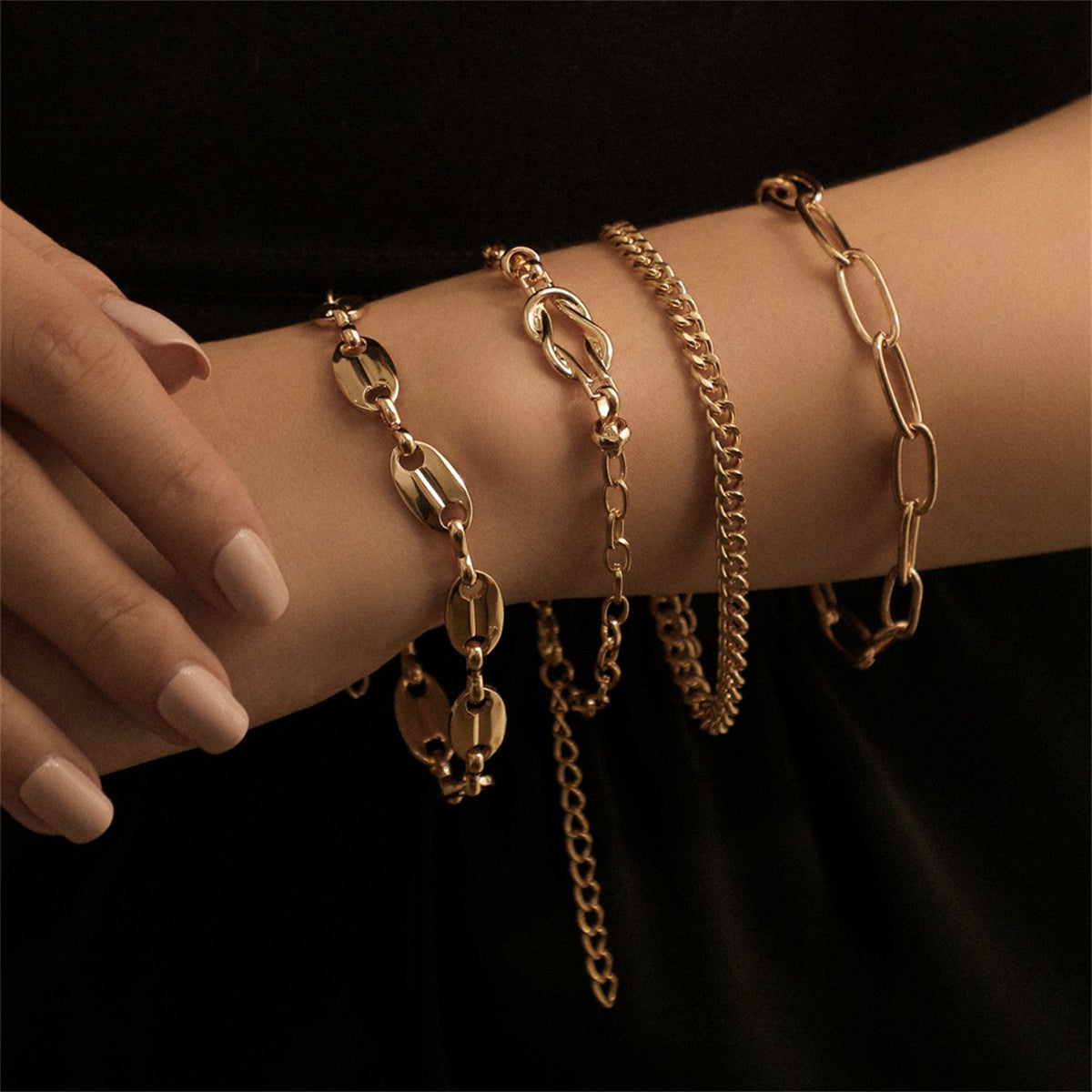 A stunning set of four 18K gold-plated chain bracelets, complete with a chic clasp and beautiful chain details.