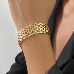 Elegant 18K gold-plated chain link bracelet featuring a unique square design, perfect for any stylish occasion.