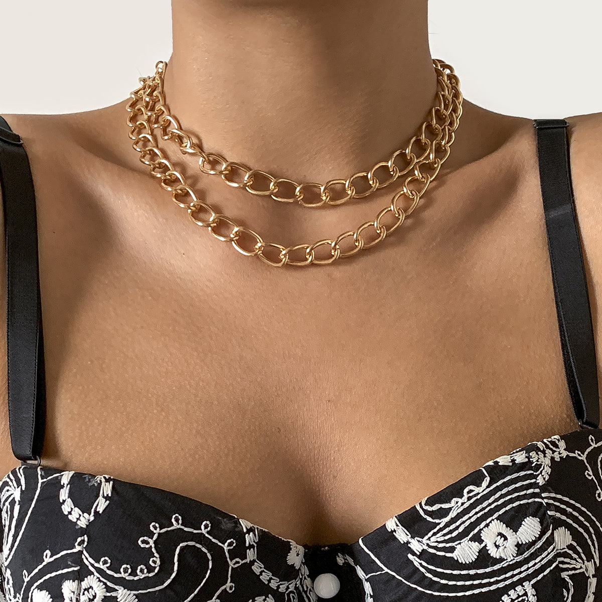 Elegant 18K gold-plated curb chain necklace featuring a single strand of luxurious gold metal.