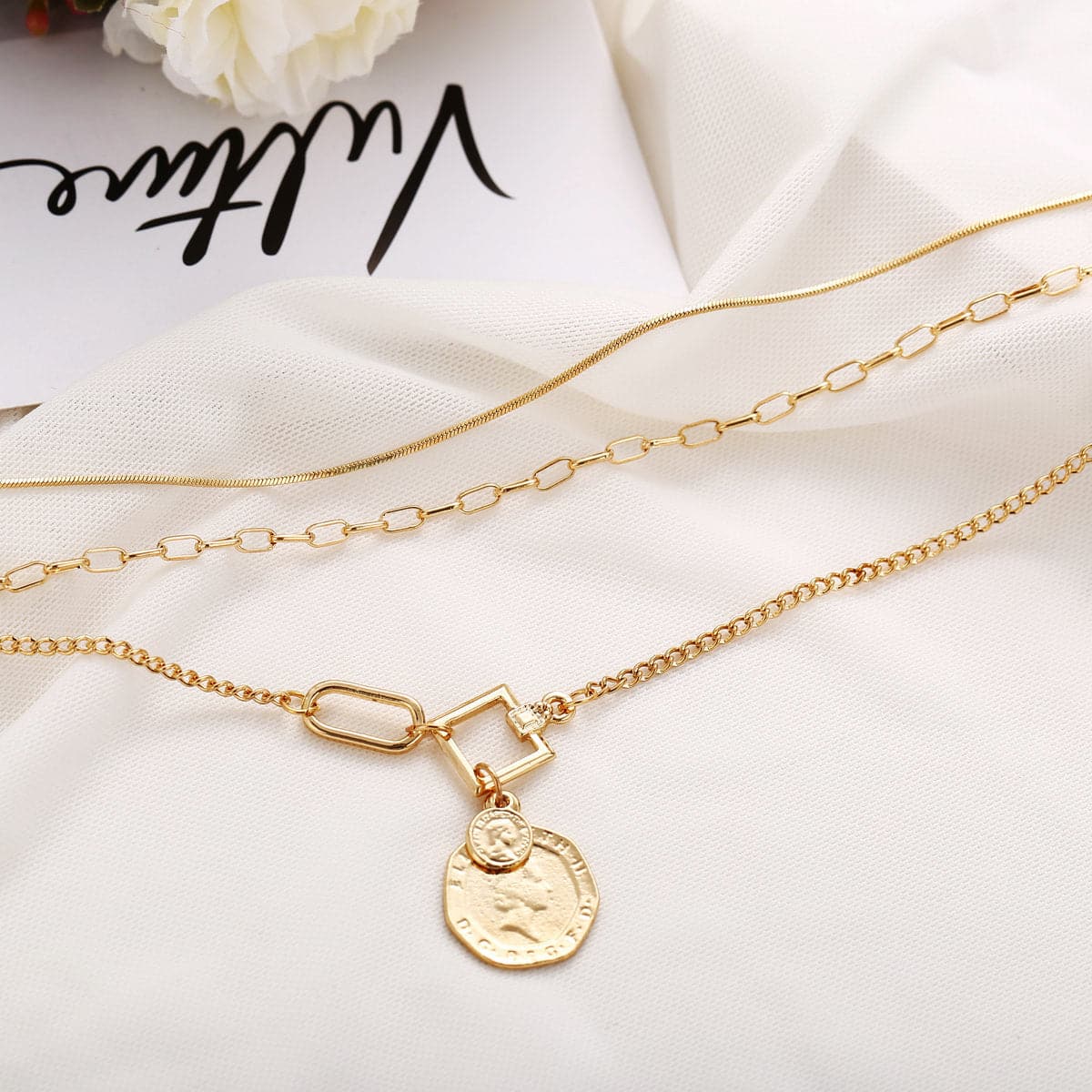 Dazzling 18K gold-plated layer necklace with a coin charm, a must-have accessory for a fashionable and elegant appearance.