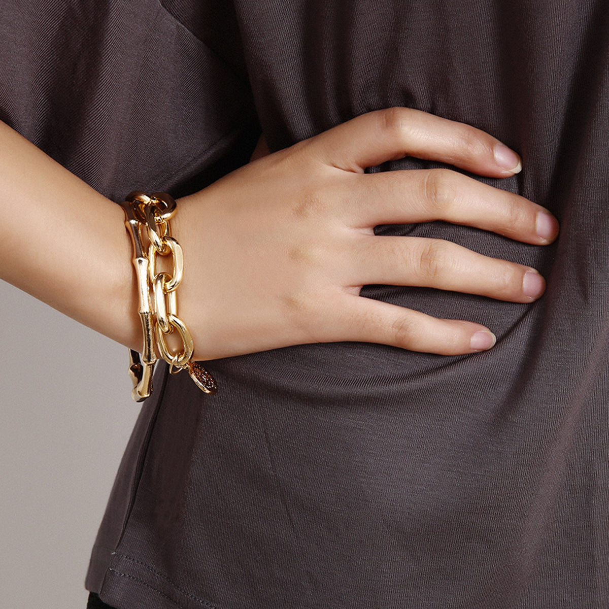 Stunning 18K gold-plated cable chain bracelet featuring a chic link design, ideal for elevating your accessory game.