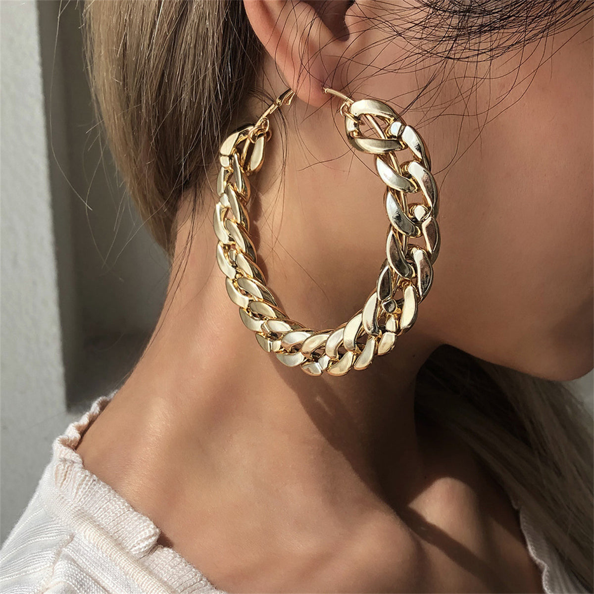 18K gold-plated curb chain hoop earrings made of metal, featuring a bold and stylish large chain design.