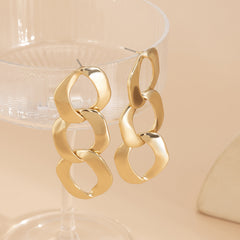 Beautifully designed 18K gold-plated circular drop earrings with a curb-chain style, ideal for a fashionable statement.